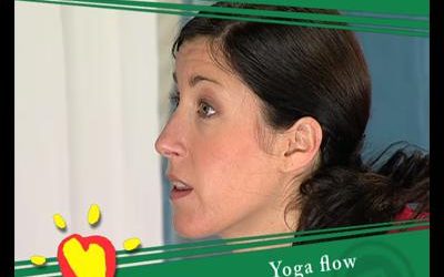 Ejercicios de yoga flow con la Fundación Española del Corazón