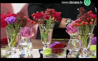 Cómo hacer un centro de mesa con espejo y flores