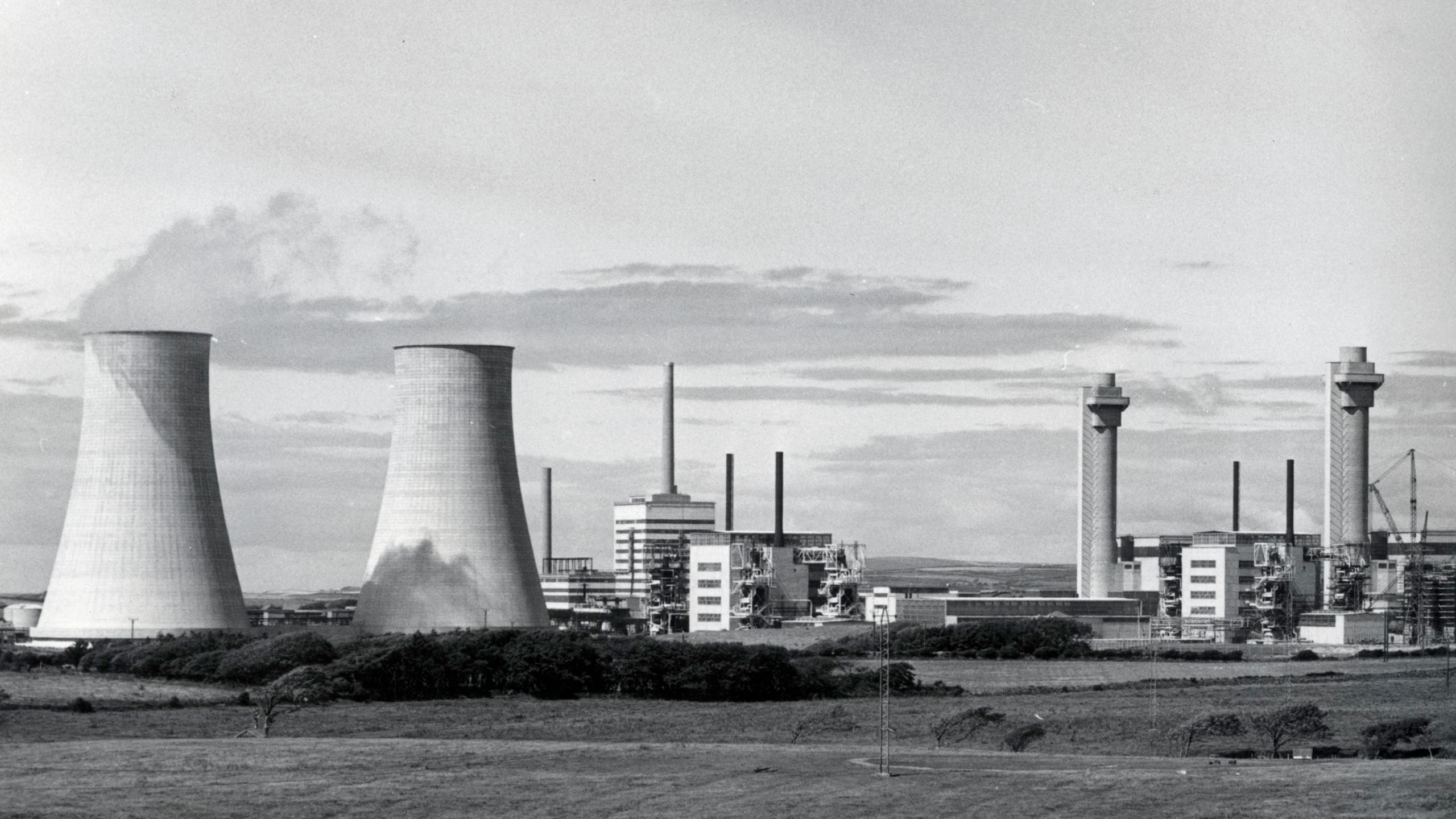 Se inaugura la primera central nuclear del mundo - Tu AMC